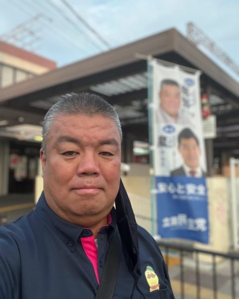 2022.8.25　南海貝塚駅東口にて議会報告ニュースの配布