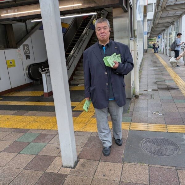 2025.6.10　南海貝塚駅西口北側で議会報告ニュースをお配りしました