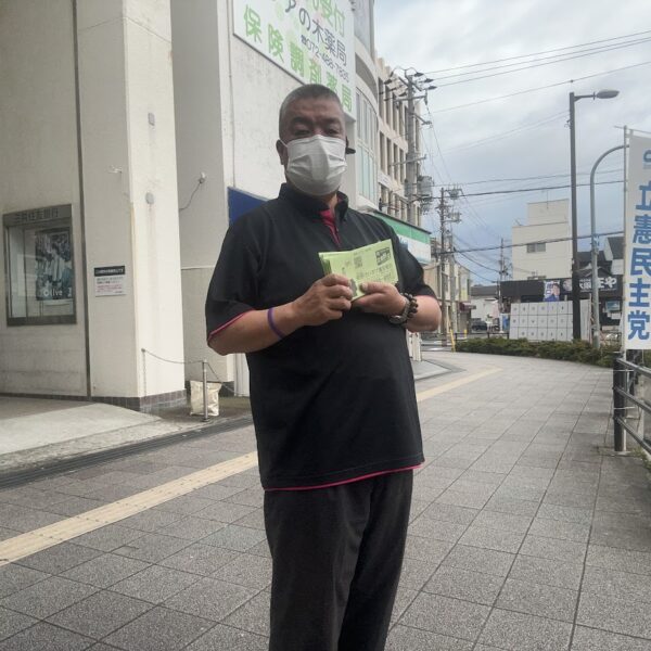 2025.6.17　南海貝塚駅西口南側で議会報告ニュースをお配りしました