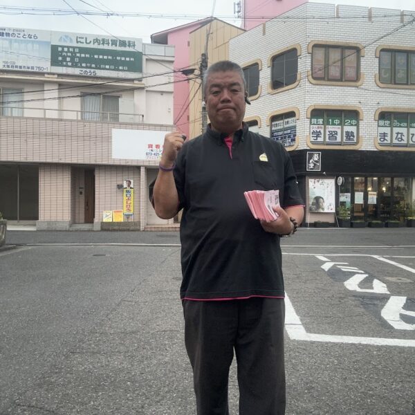 2025.7.31　JR東貝塚駅東口にて議会報告ニュースをお配りしました。