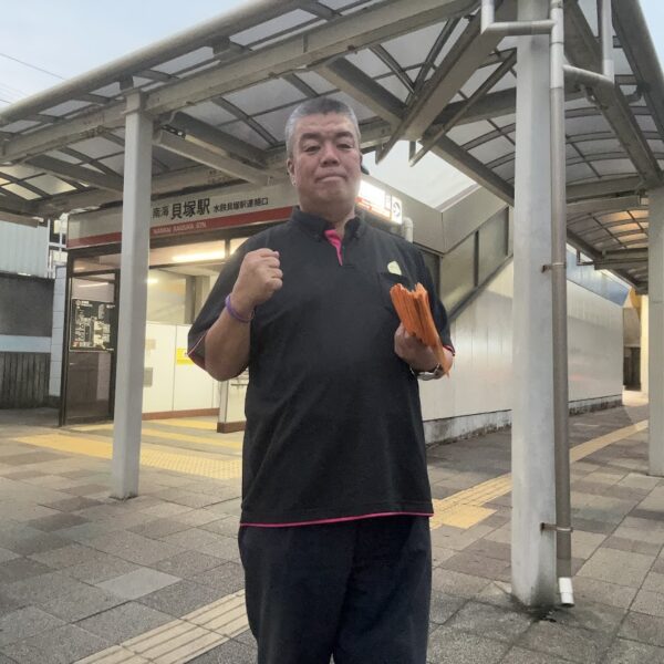 2025.8.25　南海貝塚駅西口北側で議会報告ニュースをお配りしました。