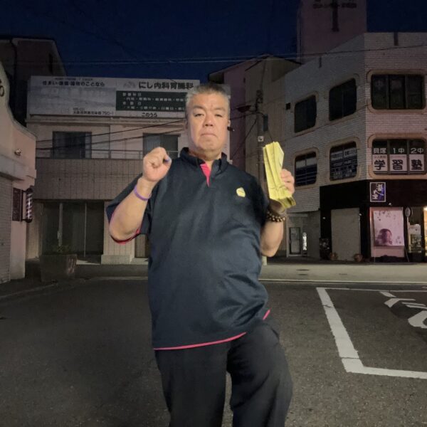 2025.10.2 JR東貝塚駅東口で議会報告ニュースをお配りしました。