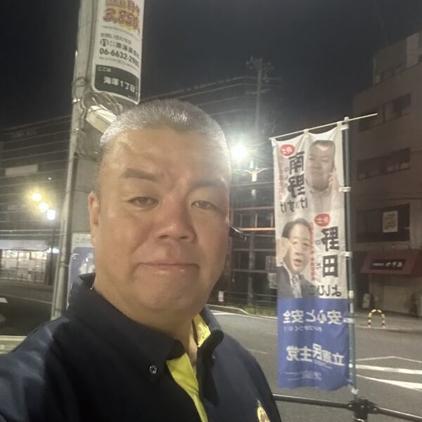 2025.10.7　南海貝塚駅西口北側で議会報告ニュースをお配りしました。