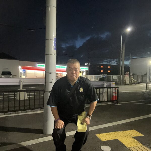 2025.10.9　南海二色浜駅にて議会報告ニュースをお配りしました。