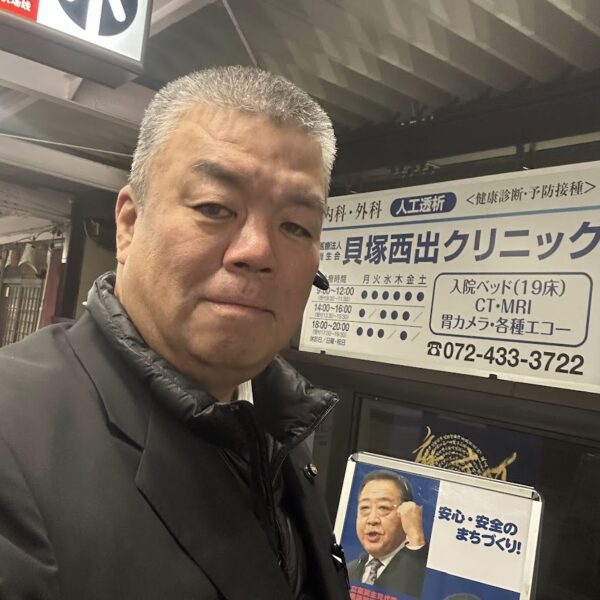 2025.11.11　南海貝塚駅東口で議会報告ニュースをお配りしました。