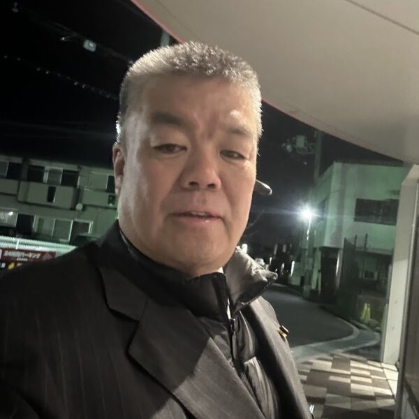 2025.11.17　JR東貝塚駅西口で議会報告ニュースをお配りしました。