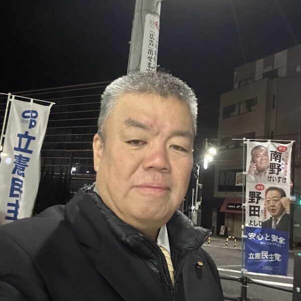 2025.11.19　南海貝塚駅西口北側で議会報告ニュースをお配りしました。