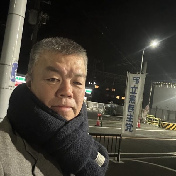 2025.11.20　南海二色浜駅で議会報告ニュースをお配りしました。