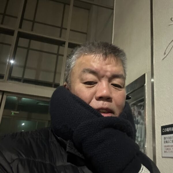 2025.12.25　南海貝塚駅西口南側で議会報告ニュースをお配りしました。